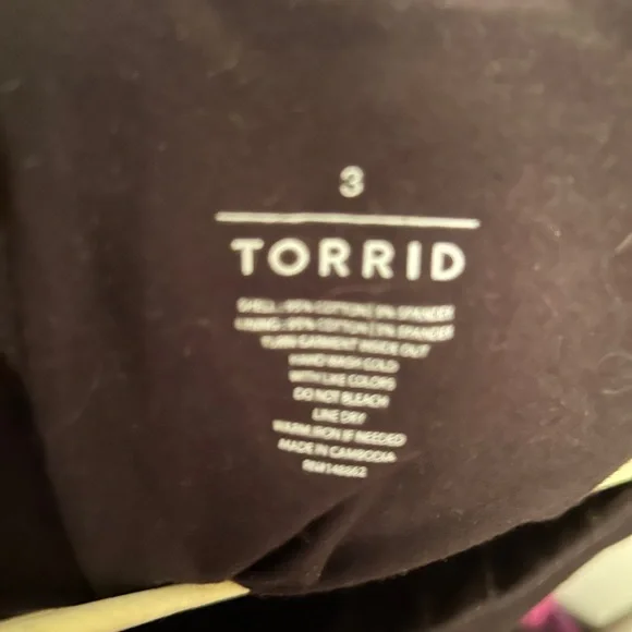 Torrid Black Jeggings with Distressed Detailing NWOT - Picture 6 of 6